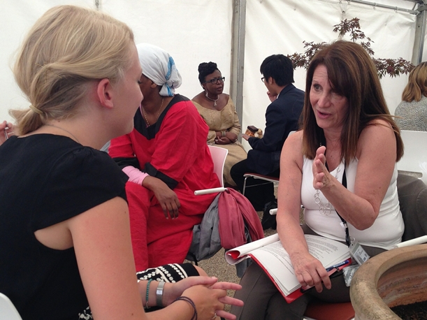 Lynne_Featherstone_mentoring_at_Youth_For_Change_(14677364996)